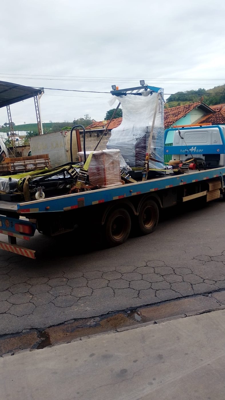 Entrega de empilhadeira retrátil Paletrans