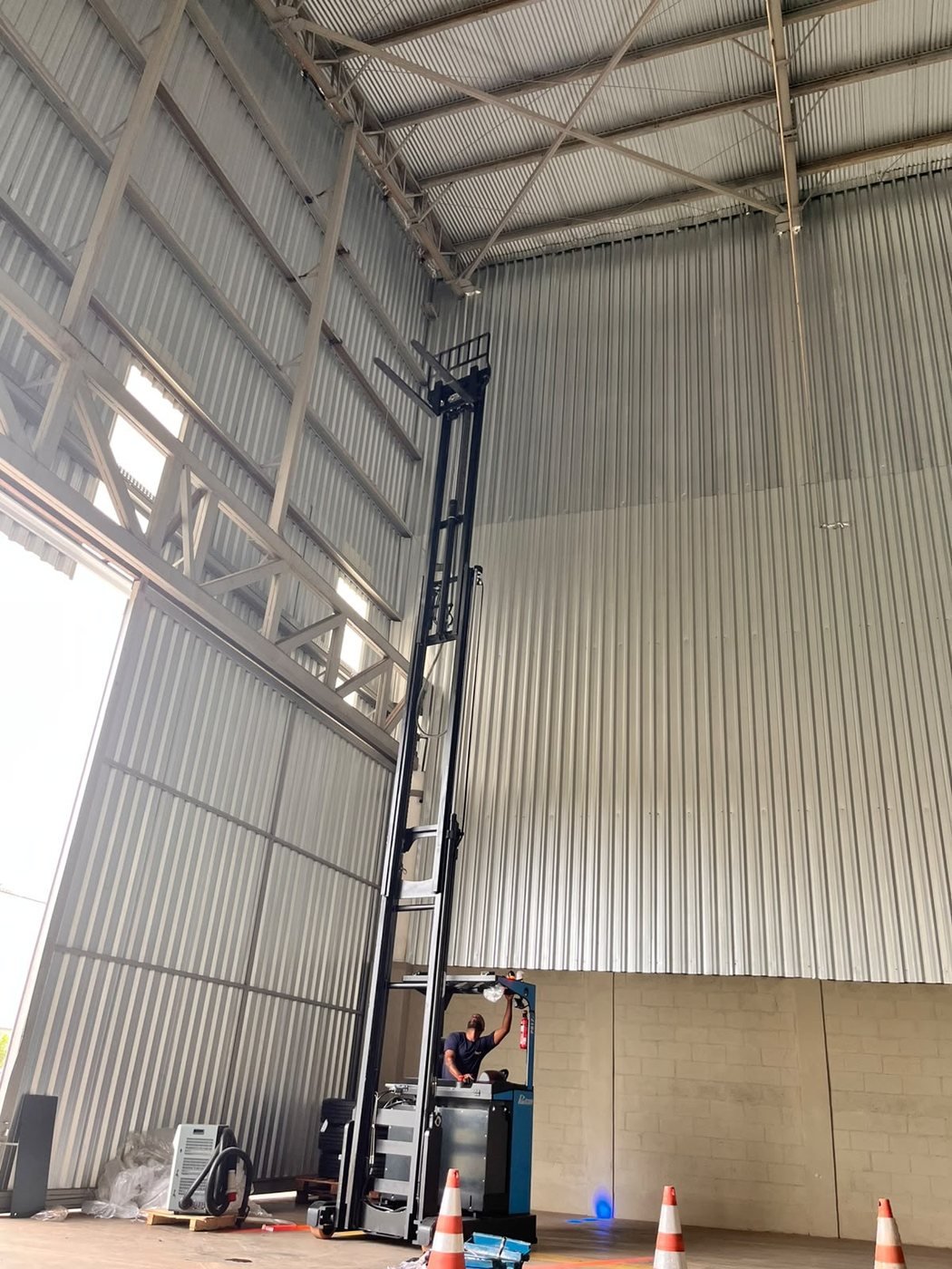 Torre de elevação instalada e liberada
